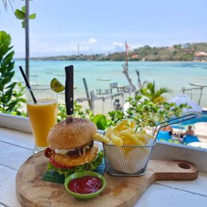 ceningan island beach bar lunch.jpg
