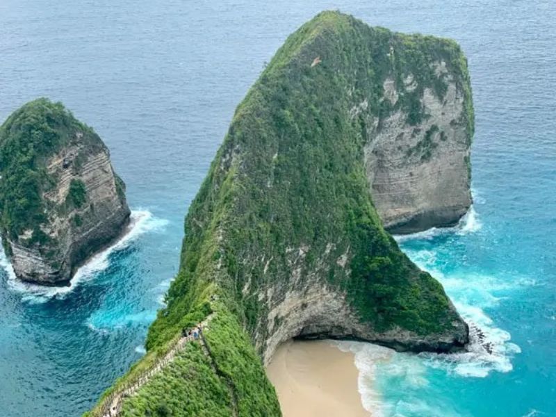 kelingking beach nusa penida.jpg
