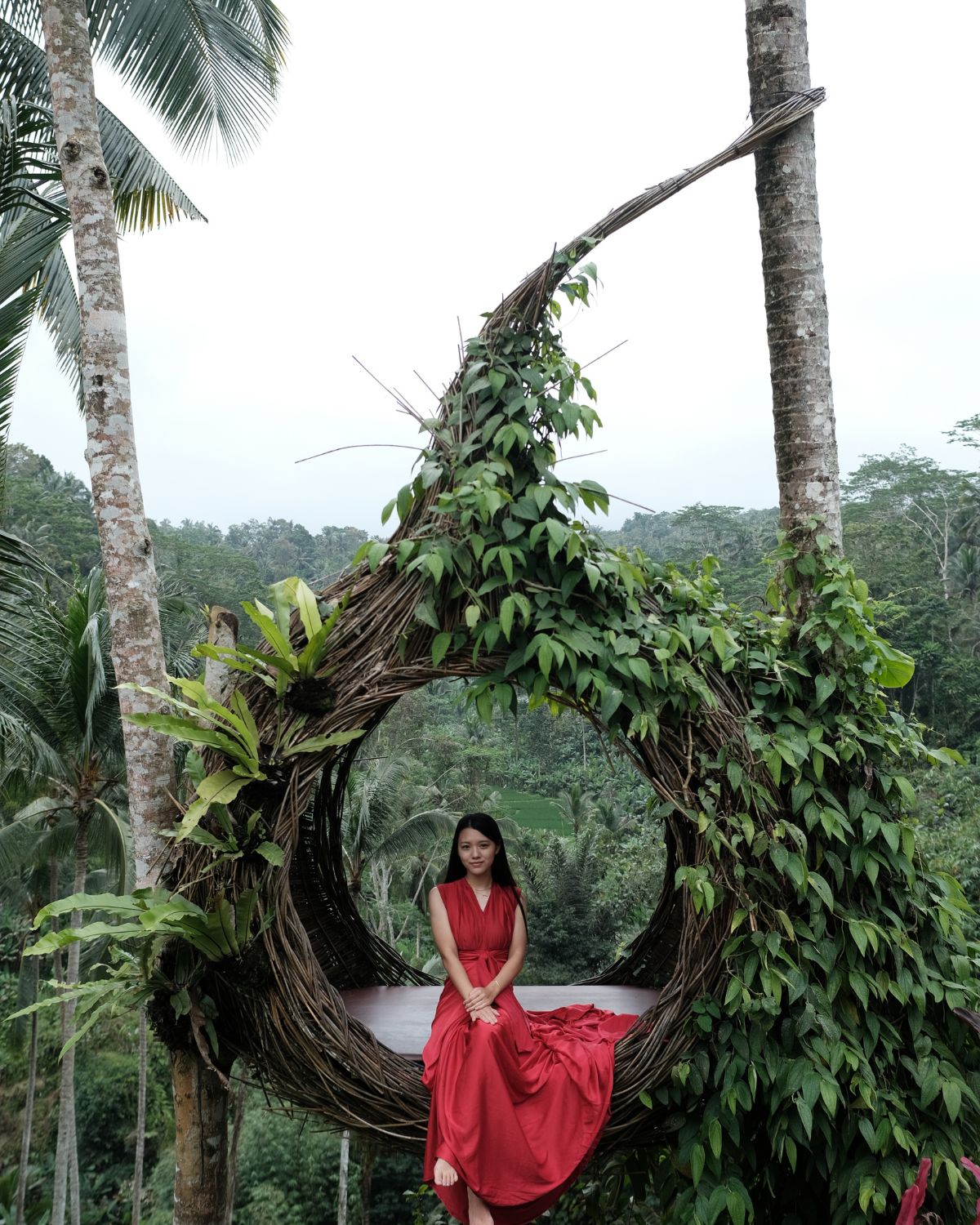 バリ・ウブドの鳥居フォトスポットとカゴ体験｜フォトジェニックツアー